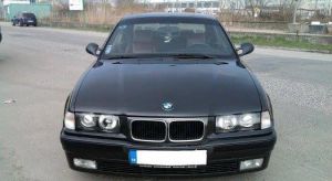 Jedná sa o Bmw e36 325i Cabrio, s elektricky ovládanou strechou (+ har