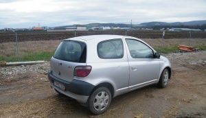 Predam toyotu yaris 2002