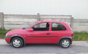 Predám Opel Corsa 1.0i 12V 40kw r. v. 1998